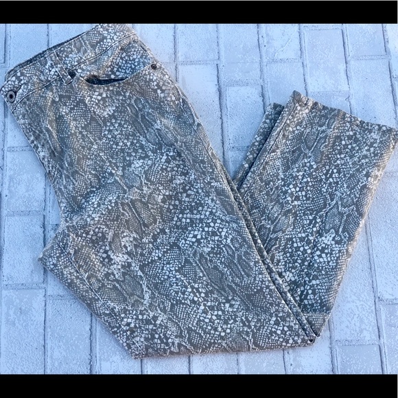 Chico's Pants - Chico’s Snakeskin Ultimate Fit Platinum Denim